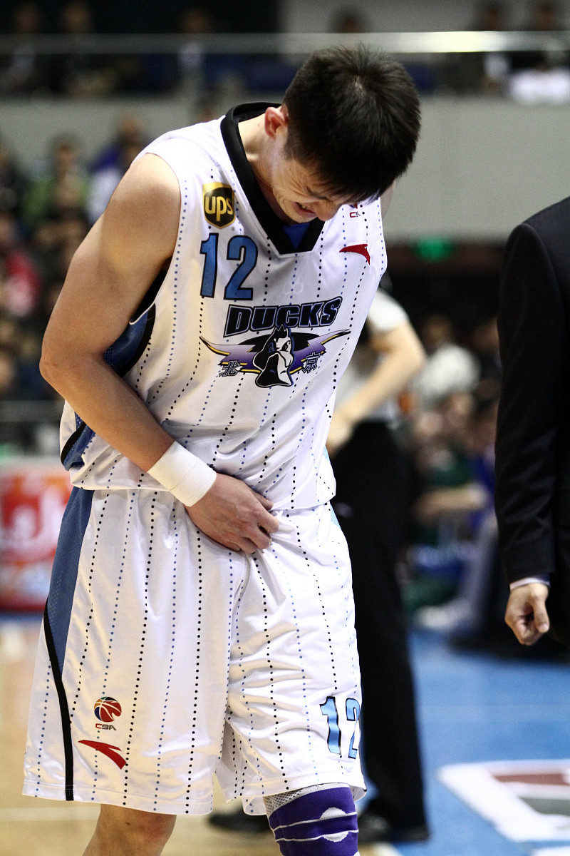 马刺中锋受伤无缘比赛,球队深感挫折的简单介绍 马刺中锋受伤无缘比赛,球队深感挫折的简单介绍