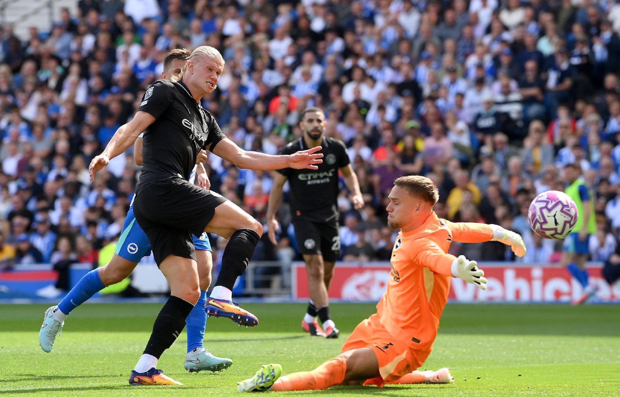 荷兰逆转法国，哈兰德统治全场