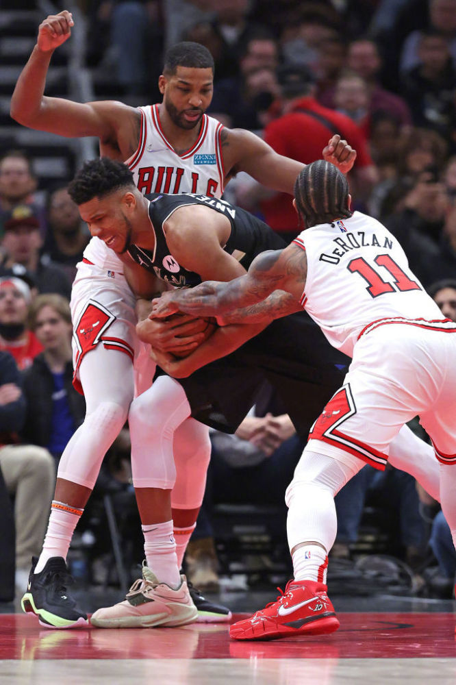 包含公牛翻盘雷霆，霍勒迪统治全场的词条